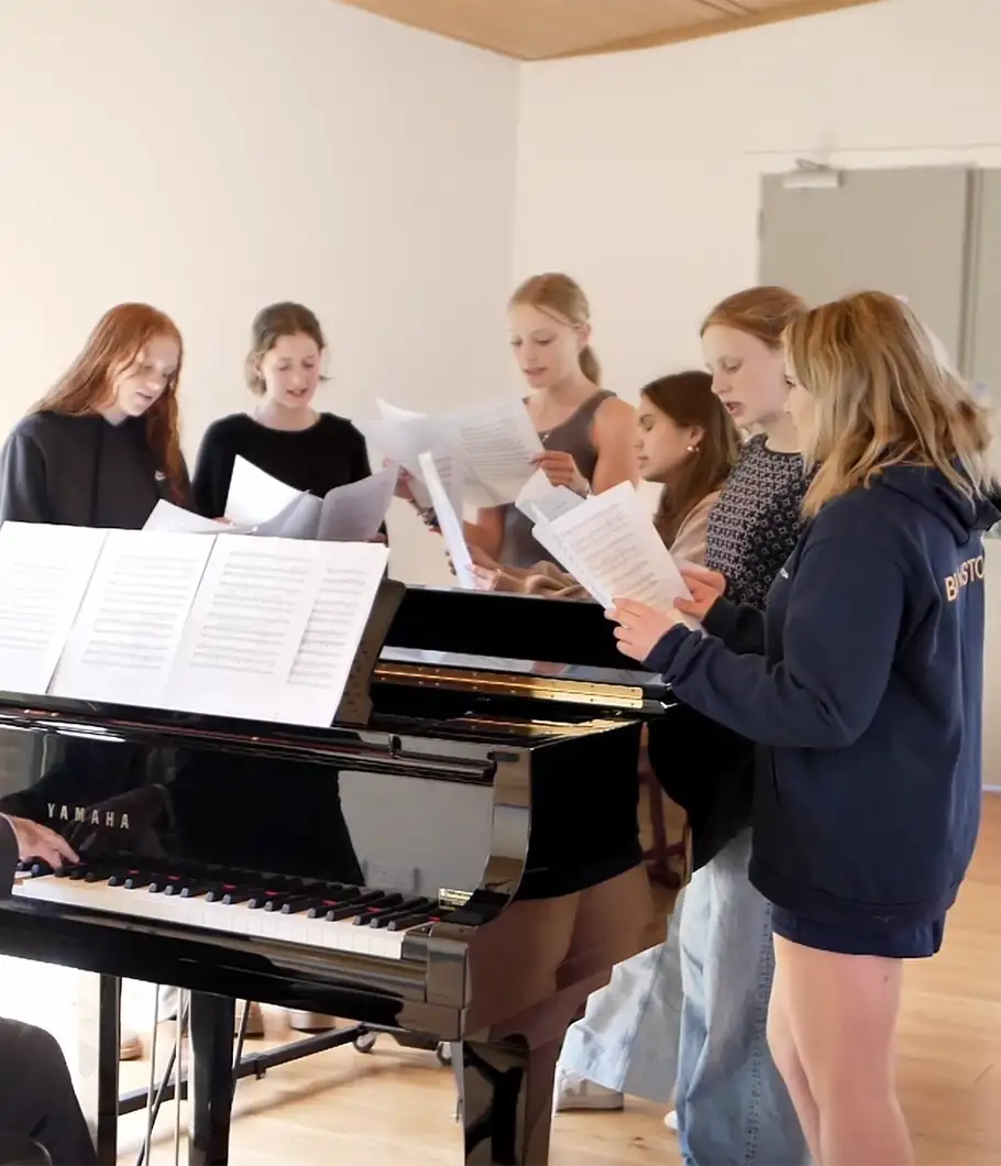 Singing around the piano